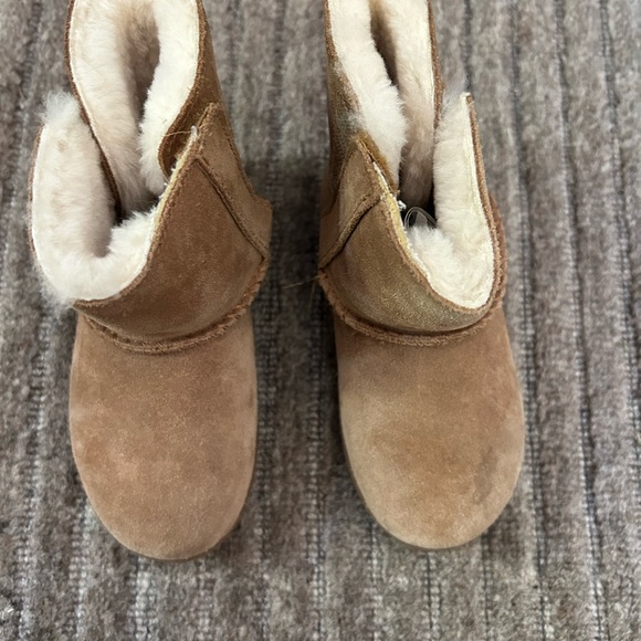 Toddler Ugg boots Size 8 - Picture 4 of 4